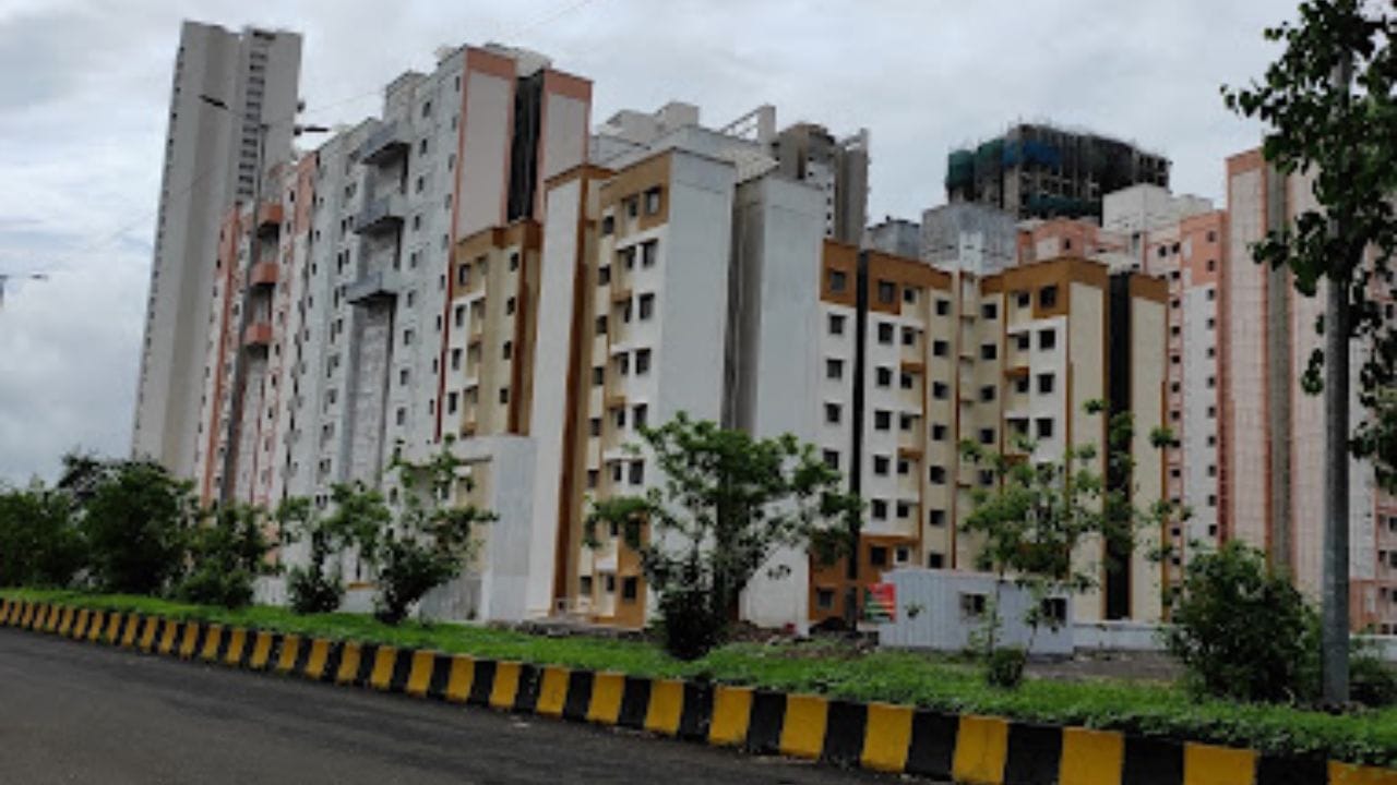 तळोजा, कळंबोली आणि खारघर येथील ही घरे रस्त्यांचे व्यापक जाळे, रेल्वे-मेट्रो सुविधा आणि नवी मुंबई आंतरराष्ट्रीय विमानतळामुळे उत्तम दळणवळणाने जोडलेले आहेत.