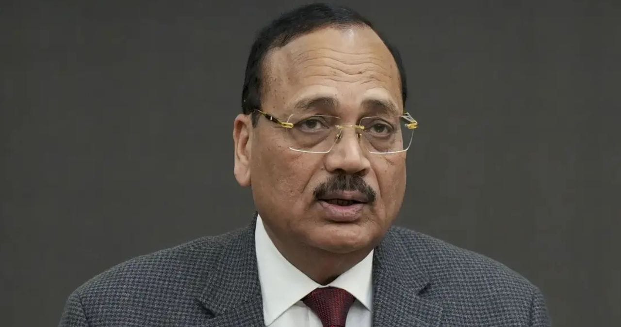 सरन्याधीश सूर्यकांत यांचं पुन्हा तरुणांवर मोठं वक्तव्य; म्हणाले, 'जबाबदारी...' सरन्याधीश सूर्यकांत यांचं पुन्हा तरुणांवर मोठं वक्तव्य; म्हणाले, 'जबाबदारी...'