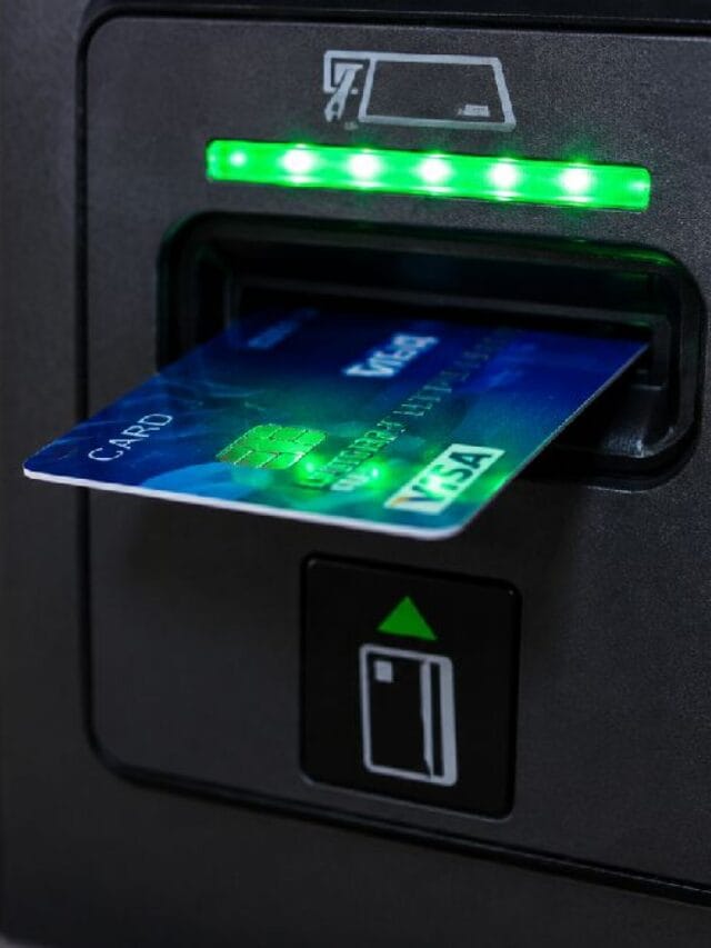 ATM मशिन कार्डला पकडून का ठेवते ? 99 टक्के लोकांना माहिती नाही ?