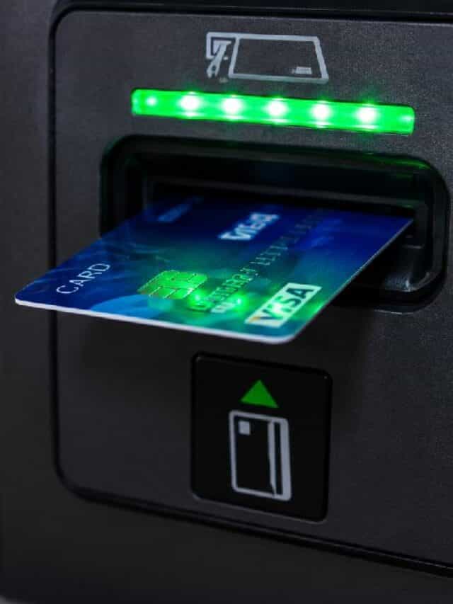ATM मशिन कार्डला पकडून का ठेवते ? 99 टक्के लोकांना माहिती नाही ?