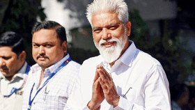 अभिजीत दीपके राजीनाम्याची मागणी करत असताना शिक्षण मंत्री दादा भुसेंचं मोठं विधान, म्हणाले...