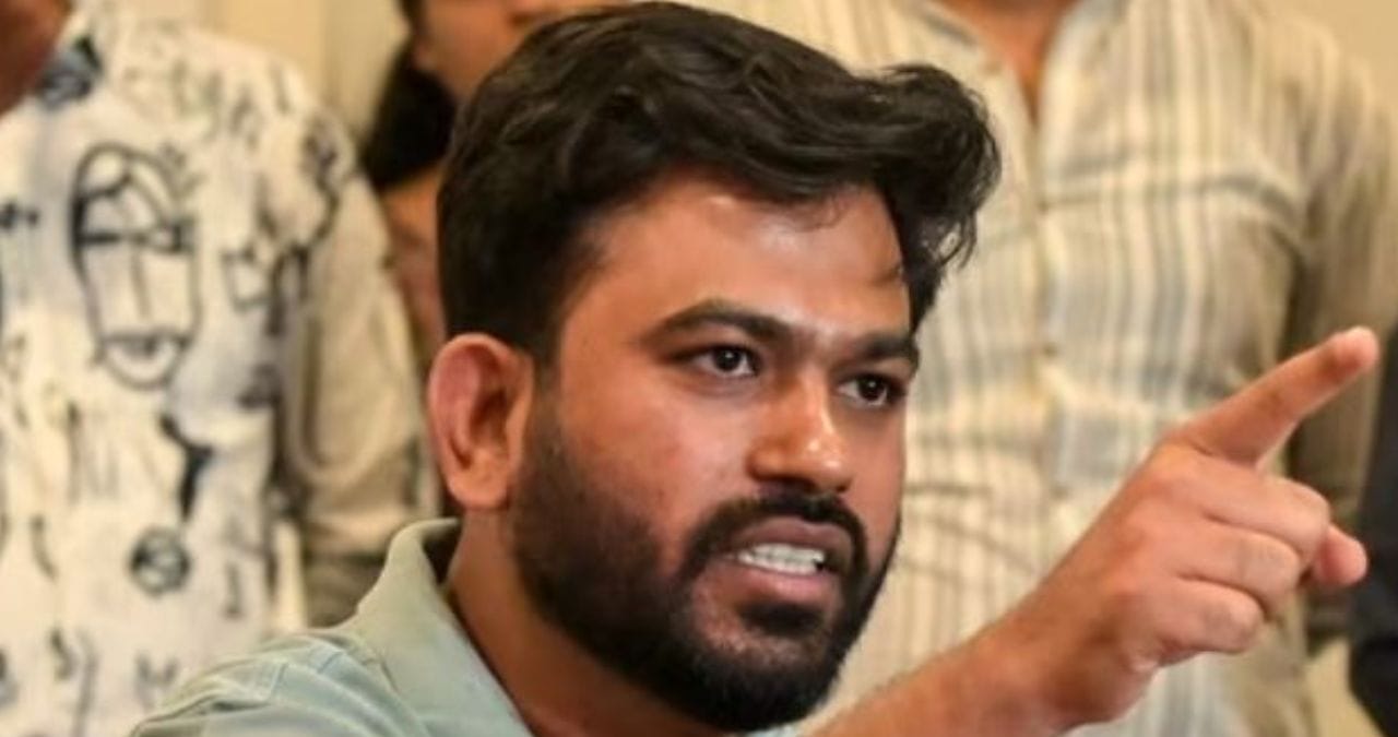 Abhijeet Dipke : मोठं काही तरी ठरणार? कॉक्रोच जनता पार्टीने बोलावली महत्त्वाची बैठक; अभिजीत दीपकेंनी सगळा अजेंडाच सांगितला Abhijeet Dipke : मोठं काही तरी ठरणार? कॉक्रोच जनता पार्टीने बोलावली महत्त्वाची बैठक; अभिजीत दीपकेंनी सगळा अजेंडाच सांगितला