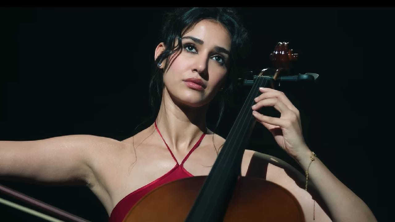 'आवारापन 2' हा 2007 मध्ये प्रदर्शित झालेल्या 'आवारापन'चा सीक्वेल आहे. तब्बल 19 वर्षांनंतर हा सीक्वेल प्रेक्षकांच्या भेटीला आला आहे. यामध्ये इमरान हाश्मीसोबत दिशा पटानी आणि शबाना आझमी यांच्याही भूमिका आहेत. 
