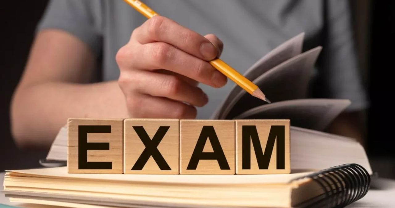 प्रश्नपत्रिकेत घोळ झाल्याचा आरोप, देशात आणखी एक महत्त्वाची परीक्षा पुन्हा होणार, मोठी अपडेट आली समोर प्रश्नपत्रिकेत घोळ झाल्याचा आरोप, देशात आणखी एक महत्त्वाची परीक्षा पुन्हा होणार, मोठी अपडेट आली समोर