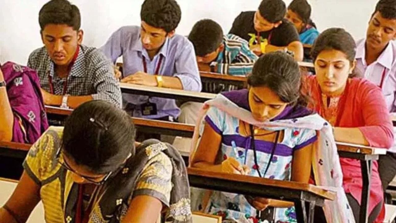 मोठी बातमी! महाराष्ट्र ड्रग इंस्पेक्टर परीक्षा रद्द, पेपर लीकचा आरोप झाल्यानंतर मोठा निर्णय मोठी बातमी! महाराष्ट्र ड्रग इंस्पेक्टर परीक्षा रद्द, पेपर लीकचा आरोप झाल्यानंतर मोठा निर्णय