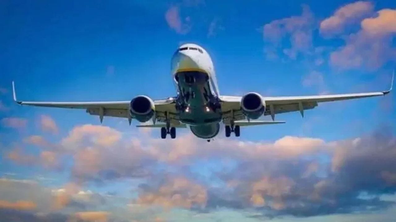 माझ्या बॅगेत बॉम्ब... दिल्लीला जाणारी फ्लाइट टेकऑफपूर्वी थांबवली; प्रवाशांमध्ये घबराट माझ्या बॅगेत बॉम्ब... दिल्लीला जाणारी फ्लाइट टेकऑफपूर्वी थांबवली; प्रवाशांमध्ये घबराट