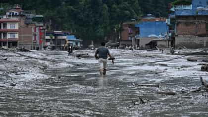 नेपाळ पुराला जबाबदार असलेला ग्लेशियर कसा तुटला ? ग्लोबल वार्मिंग की...