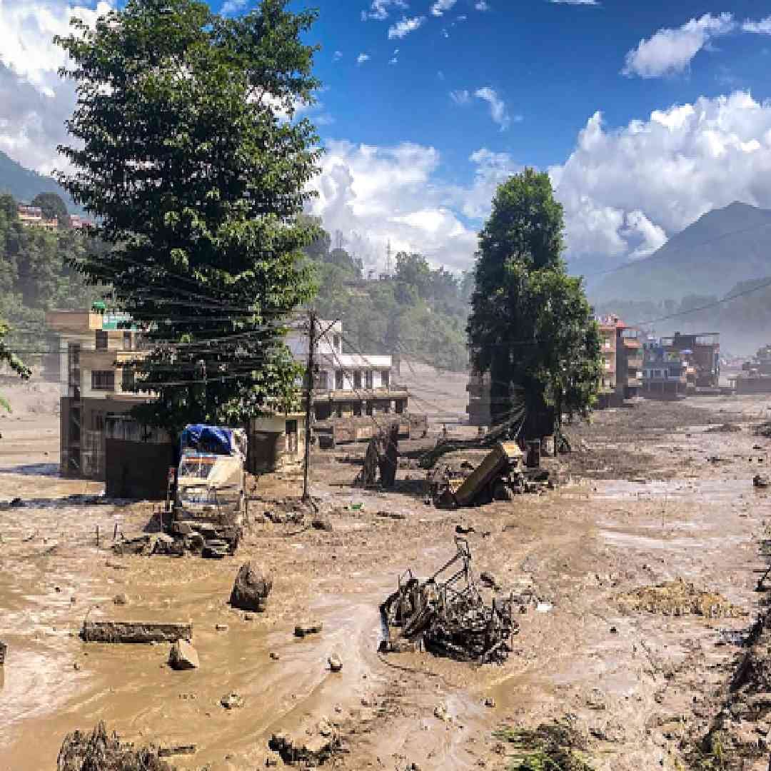 त्यांच्याशी संपर्क प्रस्थापित होऊ शकलेला नाही. भारताची सीमा नेपाळला लागून आहे. त्यामुळे उत्तर प्रदेश, बिहार या दोन राज्यात अलर्ट जारी करण्यात आला आहे. उत्तर नेपाळमध्ये आलेल्या या पूरामुळे रसुवा क्षेत्रात मोठं नुकसान झालं आहे.