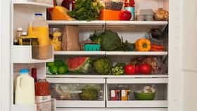 Kitchen Tips : गरम पदार्थ ठेवल्याने खरंच फ्रिजचं नुकसान होतं