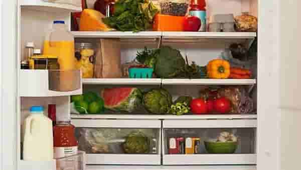 Kitchen Tips : गरम पदार्थ ठेवल्याने खरंच फ्रिजचं नुकसान होतं? जाणून घ्या यामागचं सत्य