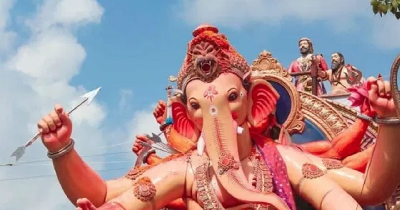 Ganesh Chaturthi 2026 : बाप्पाच्या पीओपीच्या मूर्ती वाजत गाजत मंडपात आल्या, पण हायकोर्टाचा महत्त्वाचा निर्णय अजून बाकी, पुढे काय घडणार? Ganesh Chaturthi 2026 : बाप्पाच्या पीओपीच्या मूर्ती वाजत गाजत मंडपात आल्या, पण हायकोर्टाचा महत्त्वाचा निर्णय अजून बाकी, पुढे काय घडणार?
