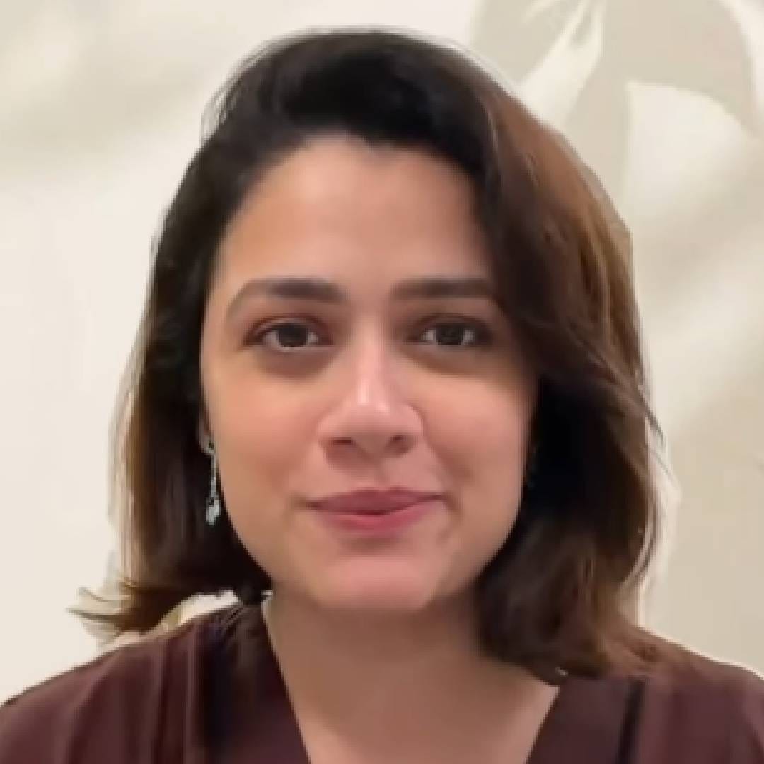 'हेअर कट आणि ट्रान्सफॉर्मेशन सुंदर आहे', अशी कमेंट एका युजरने केली. तर 'हा हेअरकट तुला खूपच छान दिसतोय' असं दुसऱ्याने म्हटलंय. 'या नव्या हेअरस्टाइलमध्ये किती गोड दिसतेस तू', अशा शब्दांत चाहत्यांनी तिचं कौतुक केलं आहे. गिरीजाच्या या व्हिडीओवर नेटकऱ्यांनी लाइक्स आणि कमेंट्सचा वर्षाव केला आहे.