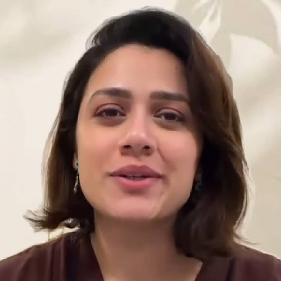 गिरीजा नुकतीच 'भारत भाग्य विधाता' या चित्रपटातून प्रेक्षकांच्या भेटीला आली. यामध्ये तिने कंगना राणौतसोबत भूमिका साकारली होती. दमदार अभिनयकौशल्यासोबतच गिरीजा तिच्या सुंदर लूकमुळे सोशल मीडियावर नेटकऱ्यांचं लक्ष वेधून घेत आहे. इन्स्टाग्रामवर तिचे 1 मिलियन फॉलोअर्स आहेत.