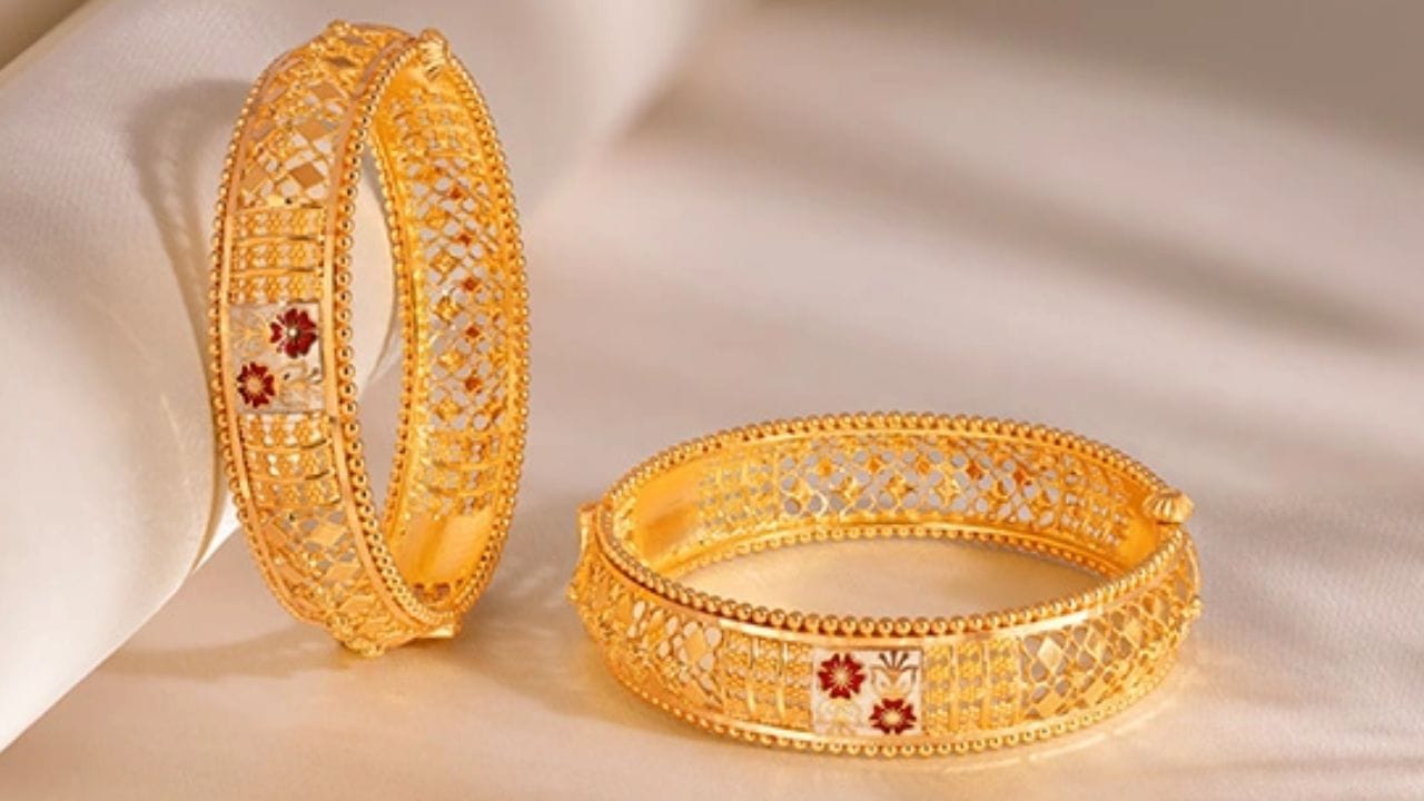 इराण आणि अमेरिका युद्धात सोन्याचे दर घसरताना दिसले. आता सोन्याचे दर वधारले आहेत. सराफ व्यापारात मोठी घडामोड घडताना दिसत आहे. 21 ऑगस्टला पुन्हा एकदा सोन्याच्या भावात मोठी दरवाढ झाली.
