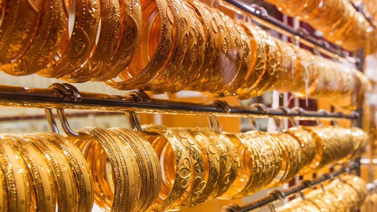 20 ऑगस्ट रोजी 24 कॅरेट शुद्ध सोन्याचा दर प्रति 10 ग्रॅम 158000 रुपये होता. आज त्यात 4300 रुपयांची वाढ होऊन तो 162000 रुपयांवर पोहोचला आहे. गेल्या तीन महिन्यांतील सोन्याचा हा सर्वोच्च दर आहे.
