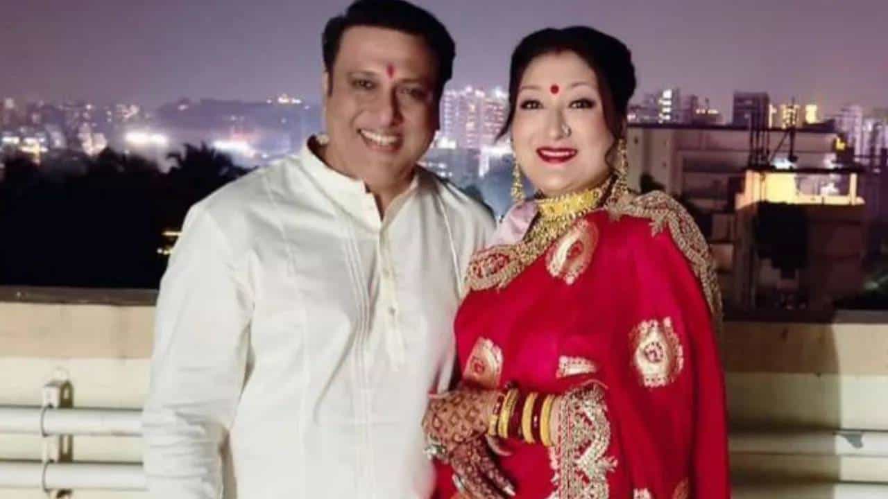 अभिनेता गोविंदा आणि पत्नी सुनीता अहुजा यांच्या वैवाहिक आयुष्याबाबत गेल्या काही दिवसांपासून सुरू असलेल्या चर्चांना आता आणखी एक नवा ट्विस्ट मिळाला आहे. दोघांनीही इन्स्टाग्रामवर एकमेकांना अनफॉलो केलं आहे. त्यामुळे सुनीताने जरी घटस्फोट मागे घेतला असला तरी या दाम्पत्याच्या नात्यात खरंच दुरावा निर्माण झाला आहे, अशी चर्चा नेटकऱ्यांमध्ये होत आहे.