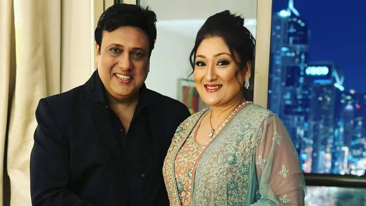 "नात्यांमध्ये मतभेद होणं स्वाभाविक आहे, पण जेव्हा एखादा वाद कोर्टापर्यंत पोहोचतो, तेव्हा ती गोष्ट सार्वजनिक बनते. ही गोष्ट टाळता आली असती. सुनिता यांना कोर्टात जाण्याची काहीच गरज नव्हती. घरातल्या गोष्टी या घरातच राहिल्या पाहिजेत. बसून संवाद साधल्याने अनेक गोष्टी ठीक होतात. आज जर खटला मागे घ्यायचा होता, तर मग याचिका दाखलच का केली? या गोष्टीचं मला फार वाईट वाटतंय. आम्ही उगाच का तमाशा बनलो", असा सवाल मॅनेजरने उपस्थित केला.