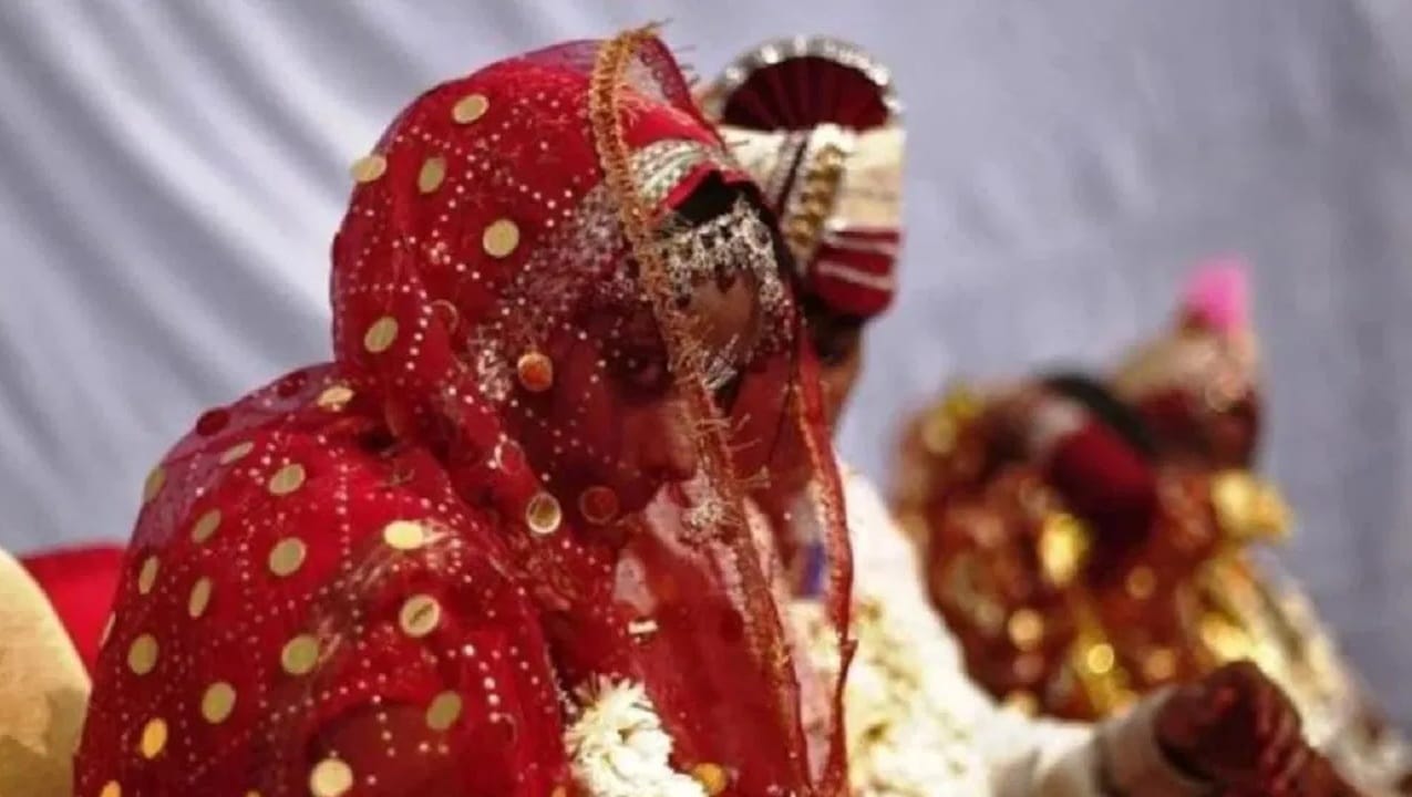 लग्नानंतर 168 तासांत घटस्फोट ! अवघ्या 7 दिवसात तुटले साताजन्माचे बंधन... लग्नानंतर 168 तासांत घटस्फोट ! अवघ्या 7 दिवसात तुटले साताजन्माचे बंधन...