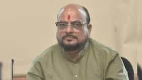 फडणवीस, जयंत पाटलांचा एकाच विमानातून प्रवास, गुलाबराव पाटील म्हणाले....