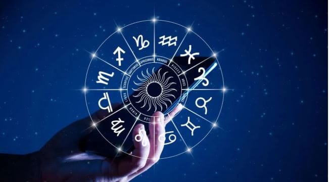 सिंह राशी : करिअरमध्ये प्रगतीचे संकेत असून तुमच्या नेतृत्वगुणांचा फायदा होईल. नोकरीत नवीन प्रोजेक्ट किंवा अतिरिक्त जबाबदारी मिळू शकते. घरातील वातावरण चांगले राहील आणि जवळच्या व्यक्तीकडून मदत मिळेल. आत्मविश्वास वाढेल; मात्र कामाचा ताण वाढू नये याची काळजी घ्या.