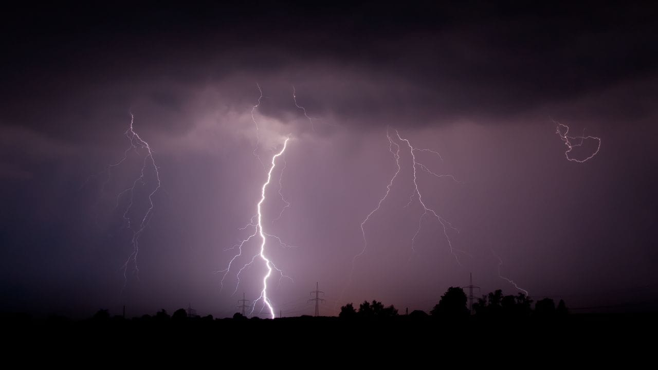 IMD Rain Alert : मुसळधार पाऊस झोडपणार, या राज्यामध्ये वीज कोसळण्याचा धोका, अलर्ट जारी IMD Rain Alert : मुसळधार पाऊस झोडपणार, या राज्यामध्ये वीज कोसळण्याचा धोका, अलर्ट जारी