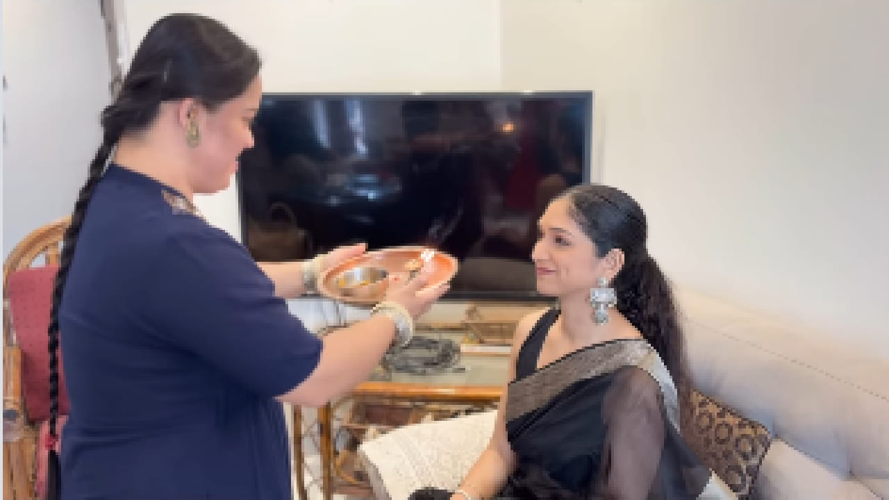 प्रियदर्शिनी इंदलकरने बहिण मधुमतीसोबत साजरं केलं रक्षाबंधन; सर्वांकडून होतंय कौतुक प्रियदर्शिनी इंदलकरने बहिण मधुमतीसोबत साजरं केलं रक्षाबंधन; सर्वांकडून होतंय कौतुक