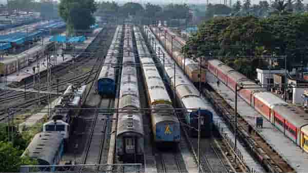 Train Ticket Rate : रेल्वे तिकीटांचे दर वाढणार ?, IRCTCच्या कमाईवर मोठा परिणाम, सरकार घेणार निर्णय ?