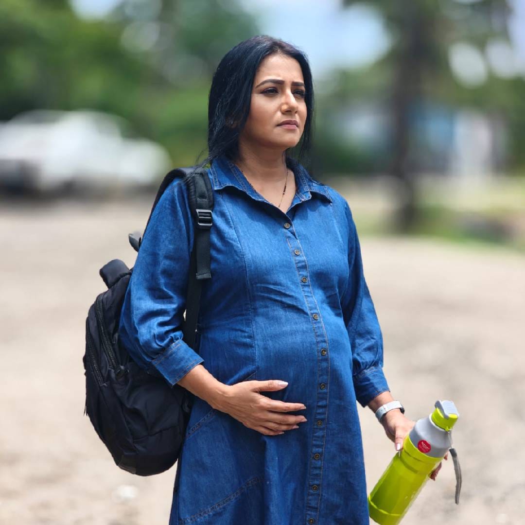 सायलीच्या व्यक्तिमत्त्वात झालेला हा बदल केवळ तिच्या लूकपुरता मर्यादित नसून तिच्या विचारांमध्ये आणि आत्मविश्वासातही झालेला बदल यातून दिसून येतो. सायलीची भूमिका साकारणारी जुई गडकरी देखील या नव्या लूकमुळे खूपच उत्साही आहे. बऱ्याच दिवसांनंतर मॉडर्न अंदाजात वावरायला मिळत असल्यामुळे जुईसाठीही हा लूक खास आहे. 
