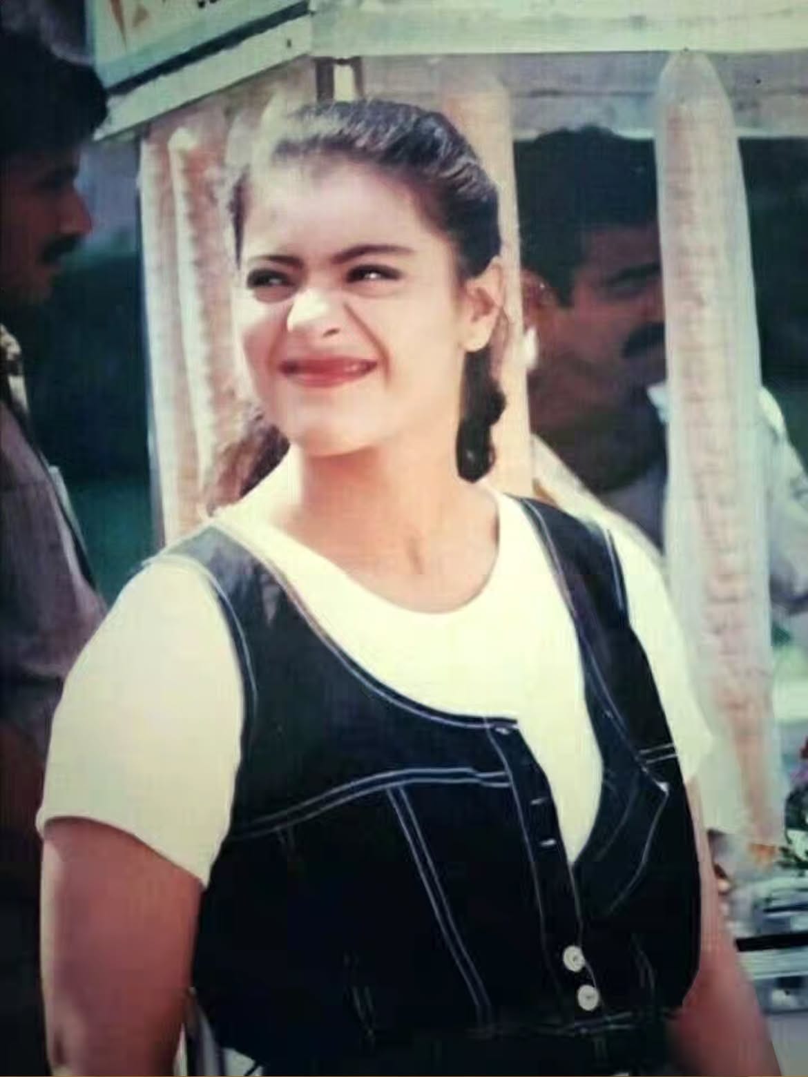 पुढे अभिनेत्री म्हणाली, पण आता मला तिची खरंच जाणीव झाली आहे; मी तिला अधिक चांगल्या प्रकारे ओळखू लागले आहे आणि तिच्यावर खूप जास्त प्रेम करू लागले आहे... आणि शेवटी, मी तिला वचन देते की, मीही कायम तिच्यावर प्रेम करेन आणि तिच्यासाठी खंबीरपणे उभी राहीन.... असं देखील काजोल पोस्टमध्ये म्हणाली आहे...