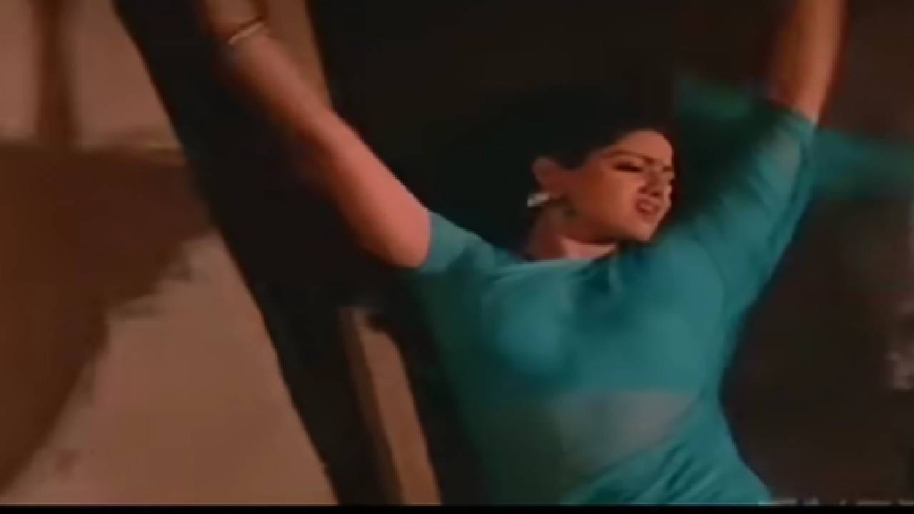 हे गाणं किशोर कुमार आणि अलीशा चिनॉय यांनी गायले असून, अलीशाच्या मखमली आवाजाने आणि किशोर कुमार यांच्या सुरेल गायकीने त्याला विशेष आकर्षण मिळाले.