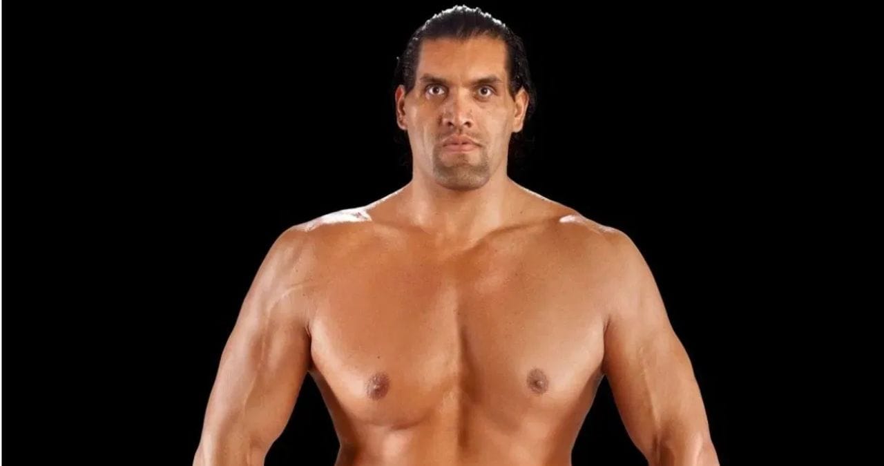 खलीचा तळहात अंदाजे 12 इंच म्हणजे 1 फूट लांब आहे. त्याची wwe च्या रिंगणातील 'खली व्हाइस ग्रिप' एकदम हटके होती. त्याचे खरे नाव हे दलिप सिंग राणा असे आहे.