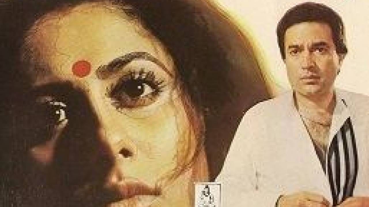 ‘दुश्मन ना करे दोस्त ने वो काम किया है’ या ओळींमधून जवळच्या व्यक्तीकडून मिळालेल्या विश्वासघाताचे आणि त्यातून झालेल्या वेदनेचे प्रभावी चित्रण होते. आपल्याच माणसाने दिलेला धक्का हा अनोळखी व्यक्तीकडून मिळालेल्या दुःखापेक्षा अधिक वेदनादायी असतो, ही भावना गाण्यातून अत्यंत हळुवारपणे व्यक्त होते.