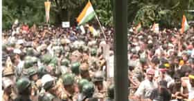 आंदोलन पेटलं! झारखंडमध्ये पोलिसांकडून आंदोलक विद्यार्थ्यांवर लाठीचार्ज.