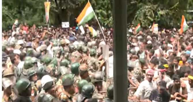 विद्यार्थी आंदोलन पेटलं! दिल्लीची झारखंडमध्ये पुनरावृत्ती; पोलिसांकडून आंदोलक विद्यार्थ्यांवर लाठीचार्ज
