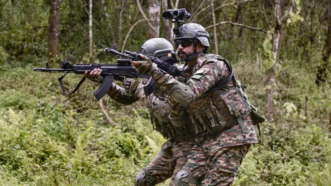 LoC वर घुसखोरीचा प्रयत्न, दोन्ही बाजूंनी ताबडतोब गोळीबार, अखेर... लष्कराला मोठं यश LoC वर घुसखोरीचा प्रयत्न, दोन्ही बाजूंनी ताबडतोब गोळीबार, अखेर... लष्कराला मोठं यश