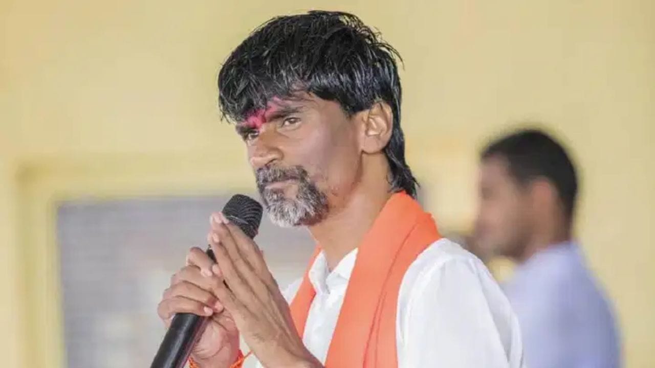 उपचार अर्धवट सोडून जरांगे पाटील तडकाफडकी अंतरवालीला पोहोचले, आज पुन्हा मोठी घोषणा करणार? बैठक बोलावली, नेमकं काय घडतंय? उपचार अर्धवट सोडून जरांगे पाटील तडकाफडकी अंतरवालीला पोहोचले, आज पुन्हा मोठी घोषणा करणार? बैठक बोलावली, नेमकं काय घडतंय?