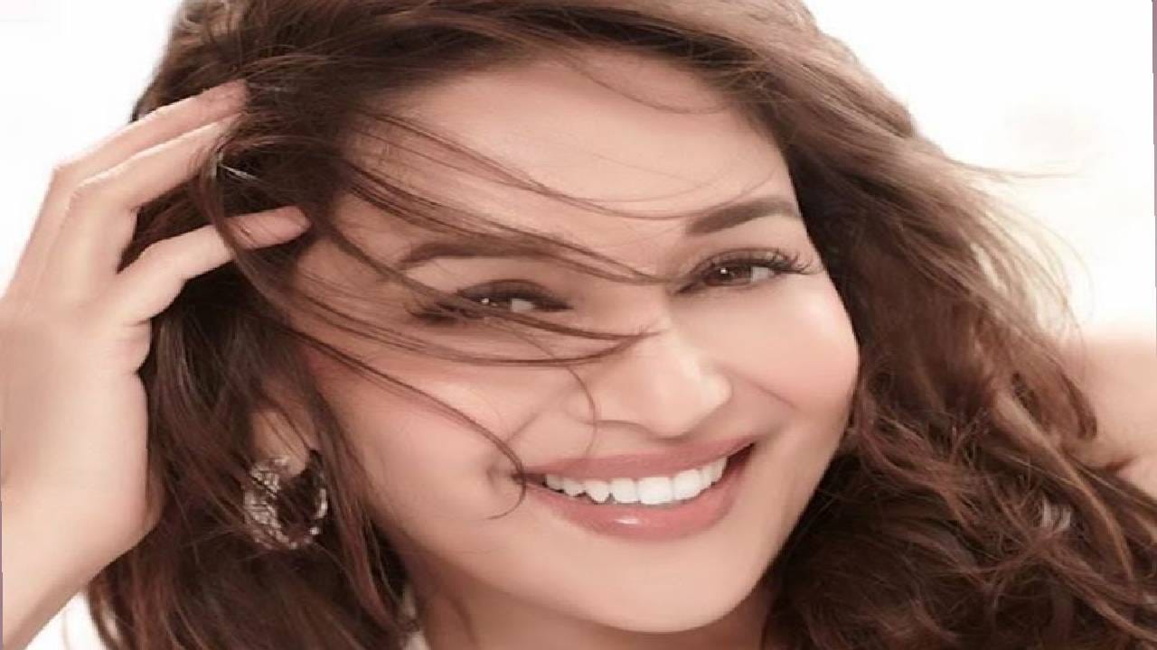 ही ऑफिस स्पेस मुंबईतील अंधेरी पश्चिमेतील लिंक रोडजवळील ओशिवारा परिसरातील 'मोरया लँडमार्क-II' इमारतीच्या चौथ्या मजल्यावर आहे. 1,594.24 चौरस फूट कार्पेट एरिया असलेल्या या मालमत्तेसोबत तीन कार पार्किंगची सुविधाही आहे. रिपोर्ट्सनुसार, फ्रेम्स प्रॉडक्शन कंपनी प्रायव्हेट लिमिटेडने ही मालमत्ता खरेदी केली आहे. या व्यवहाराची नोंदणी 23 जून रोजी झाली असून, यासाठी 29.10 लाख रुपयांची स्टॅम्प ड्युटी भरली गेली.