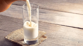 Milk Price Hike: सणासुदीत मुंबईकरांच्या खिशाला बसणार कात्री, साखरेनंतर दुध महाग, किती रुपयांनी वाढले दर?