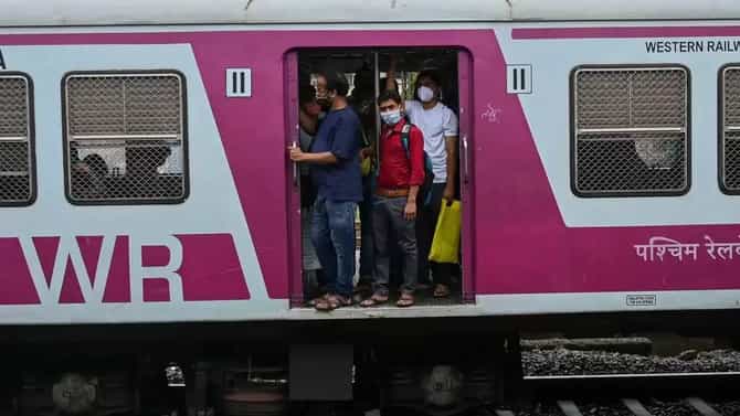 Mumbai Local Train: पश्चिम रेल्वेची वाहतूक 40-45 मिनिटं उशिराने; मध्य रेल्वेमार्गावरही तांत्रिक बिघाड, प्रवाशांचे हाल