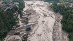 Nepal Flood: आता युपी, बिहारचा नंबर, नेपाळचं संकट भारतावर सरकरणार, ISRO कडून धडकी भरवणारे Photo समोर