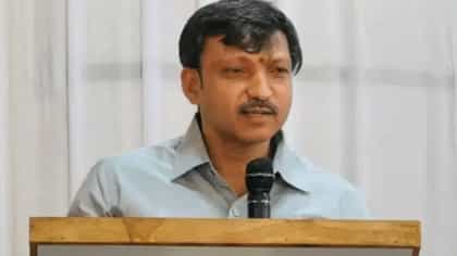 ओमराजे निंबाळकरांना मोठा धक्का; आता थेट घरातूनच आव्हान.