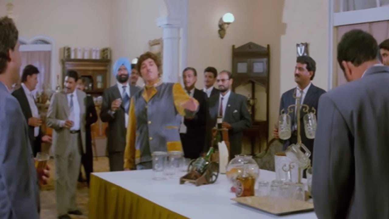 मस्ती, मैत्री किंवा पार्टीचा मूड असो या गाण्यांची मजाच काही और असते. असंच एक गाणं म्हणजे 1993 मध्ये प्रदर्शित झालेल्या ‘तिरंगा’ चित्रपटातील ‘पी ले पी ले ओ मोरे राजा’. या गाण्याने त्या काळात प्रेक्षकांचं लक्ष वेधून घेतलं होतं आणि आजही त्याची लोकप्रियता कायम आहे.