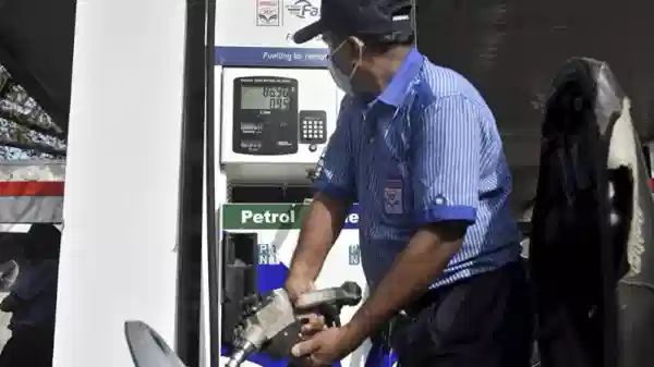 Petrol Diesel Price Today: पेट्रोलवरील ‘स्पेशल टॅक्स’ शून्य होताच दर घसरले? आजचा नवीन रेट काय?
