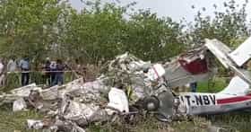 Plane Crash : बारामतीनंतर आणखी एका ठिकाणी विमान कोसळलं; क्षणार्धात झाले अनेक तुकडे, दोघांचा मृत्यू