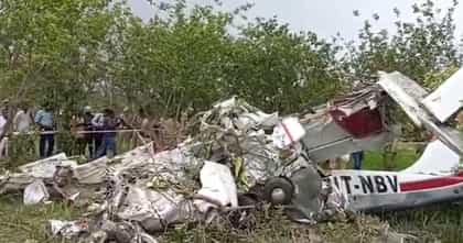 बारामतीनंतर आणखी एका ठिकाणी विमान कोसळलं; क्षणार्धात झाले अनेक तुकडे.