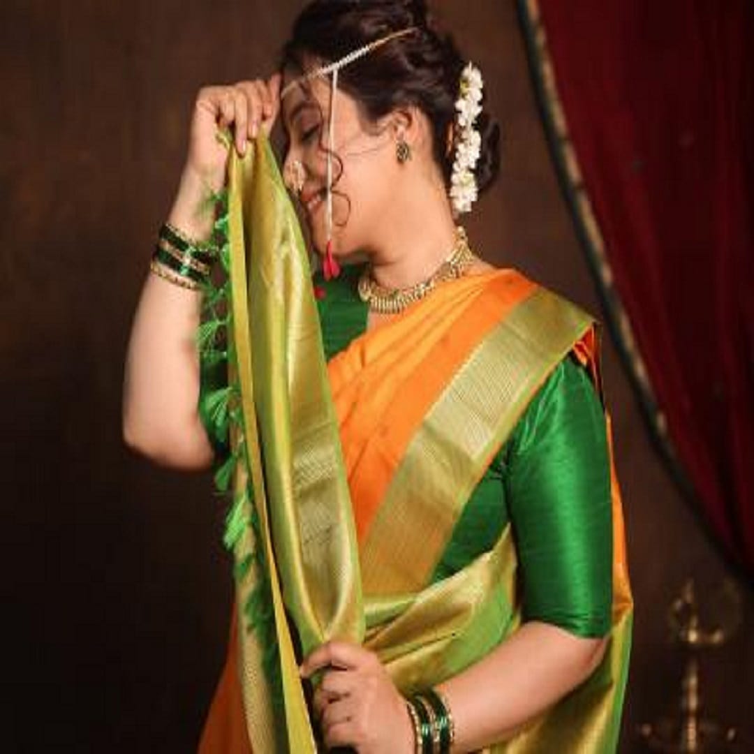 मुंडावळ्या, नाकात नथ, हिरव्या बांगड्या, पिवळी  साडीमध्ये पूजा खरंच खूप  सुंदर दिसत आहे. फोटोसाठी तिने खास पोज देखील दिल्या आहेत. पण तिचं लग्न ठरलेलं नाही. आगामी प्रोजेक्टसाठी अभिनेत्रीने खास लूक केला आहे. 