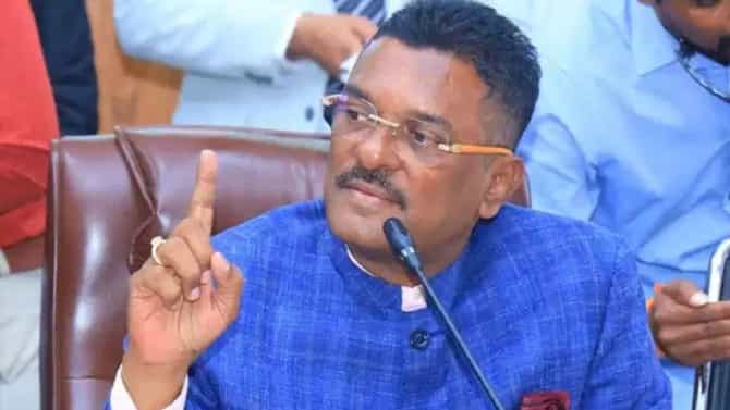 रिक्षा चालकांना मराठी शिकण्यासाठी आता एक वर्षांची मुदत; शिंदेंच्या मंत्र्यांचा निर्णय फडणवीसांनी फिरवला, सरनाईक यांची पहिली प्रतिक्रिया
