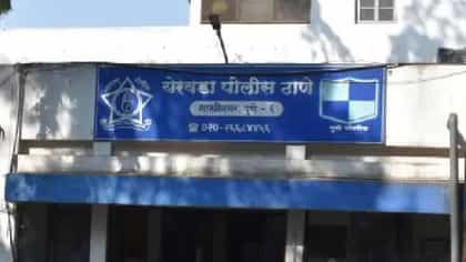 माझ्या गर्लफ्रेंडकडे का पाहतोस?, प्रेमप्रकरणातून तरूणावर जीवघेणा हल्ला.
