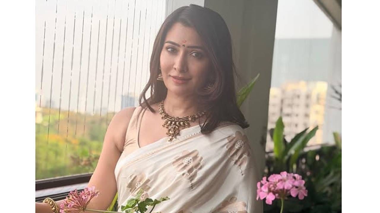 तिला डान्सची आवड असल्याने ती झुंबा किंवा इतर प्रकारच्या डान्सच्या माध्यमातून स्वतःला सक्रिय ठेवते. यासोबतच सकाळी सूर्यनमस्कार, योग आणि हलका व्यायाम करण्यावर ती भर देते. त्यानंतर साधारण 30 मिनिटे चालण्याची सवयही ती ठेवते.