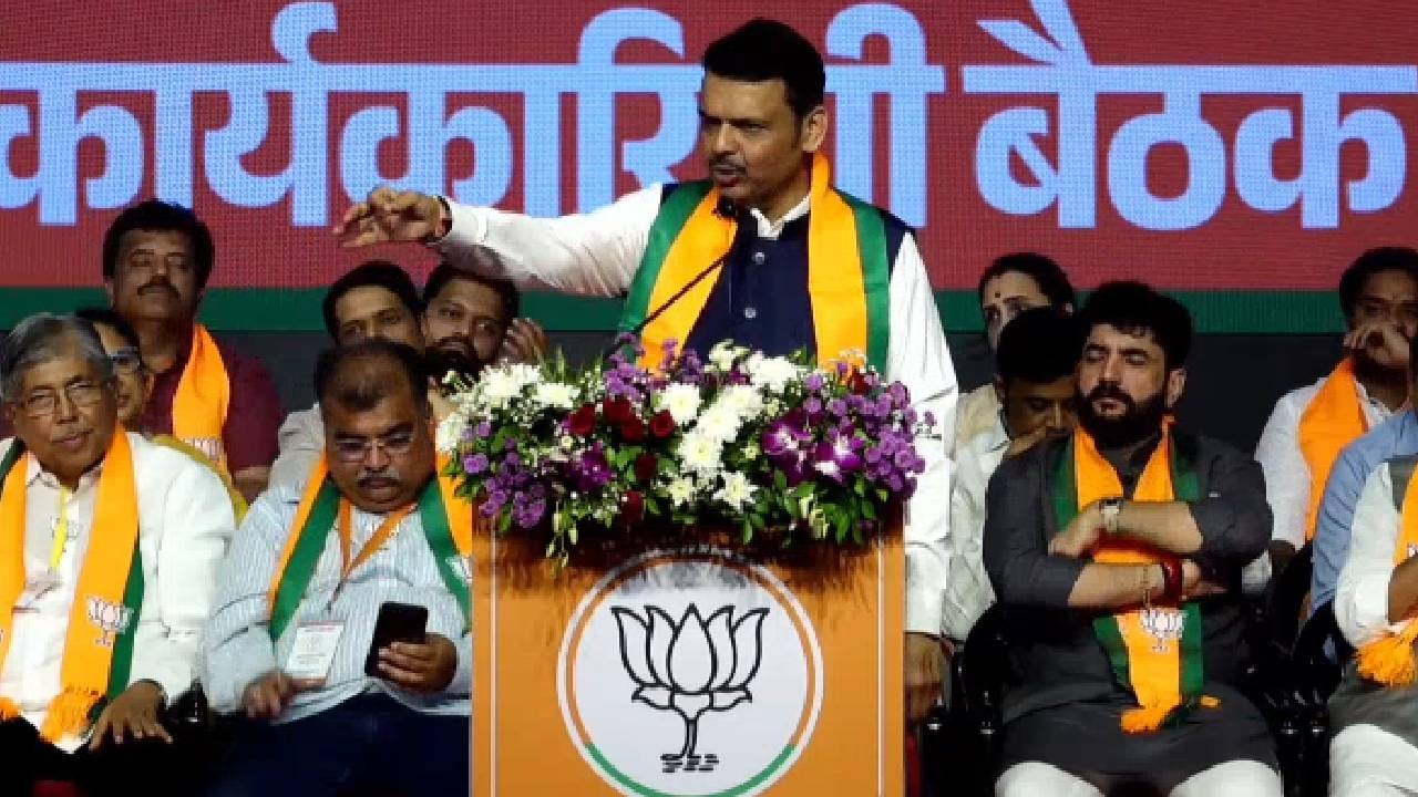 राहुल गांधींचे 29 मुद्दे खोटे, फडणवीसांचा दावा, 'छात्रों की गूंज' कार्यक्रमाबाबत नेमकं काय म्हणाले? राहुल गांधींचे 29 मुद्दे खोटे, फडणवीसांचा दावा, 'छात्रों की गूंज' कार्यक्रमाबाबत नेमकं काय म्हणाले?